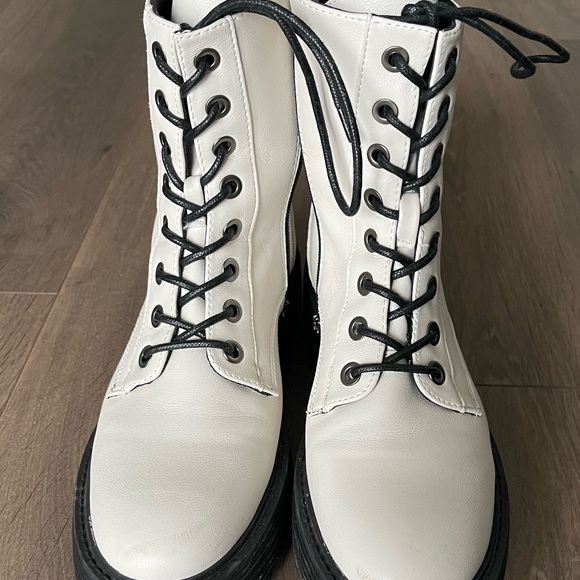 J Bloom Combat Boots, Size 10 (41), White. Excellent like new condition - Picture 6 of 6